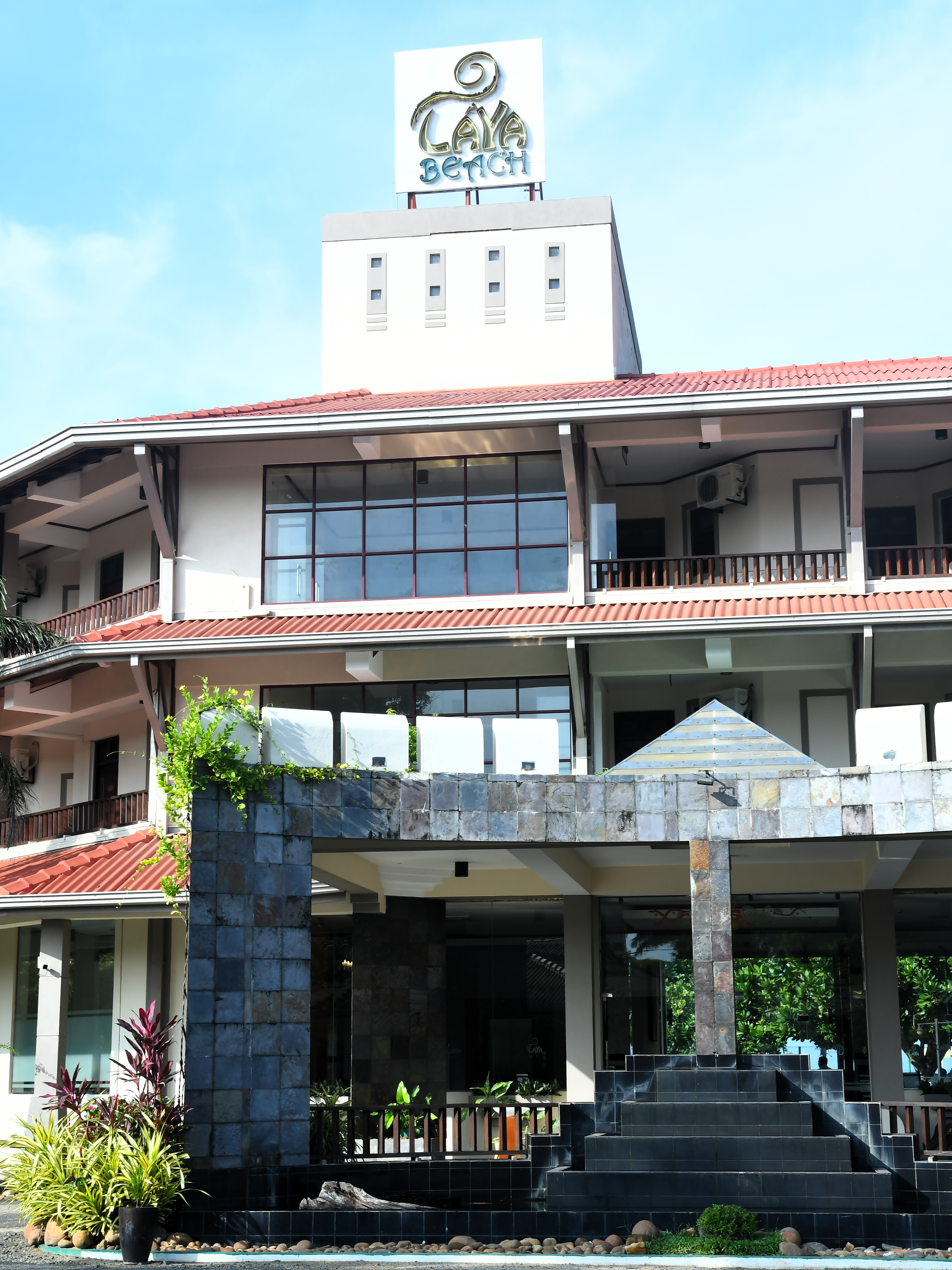Laya Beach Mobile Banner